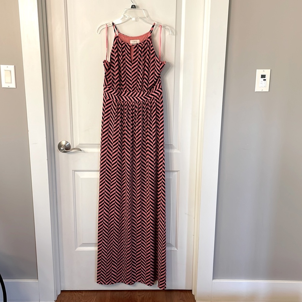 Women’s LOFT Maxi Dress Size M. Coral and Navy chevron pattern.